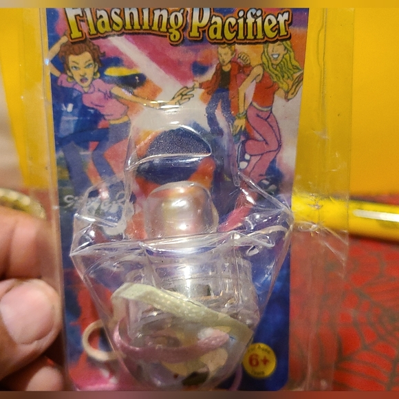 Flashing Pacifier Necklace - Purple NEW! Studio 6# - Picture 1 of 3